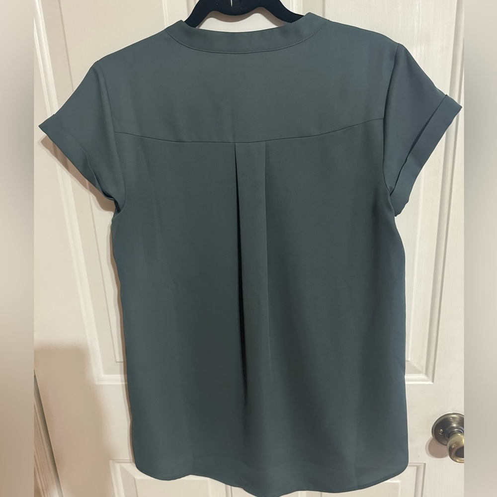 Simply Vera Wang Short Sleeve Blouse - Picture 2 of 9